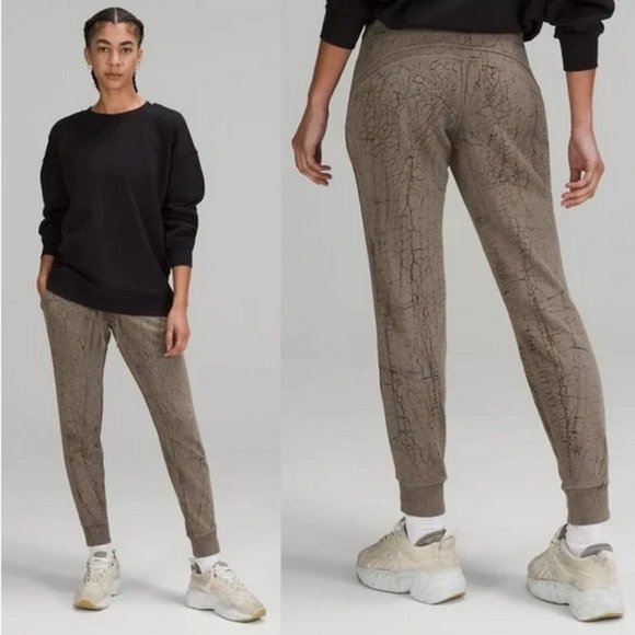 NEW Lululemon Warm Down Jogger Pants ~Thread Dye Rover Black ~Size 4 - Picture 1 of 10